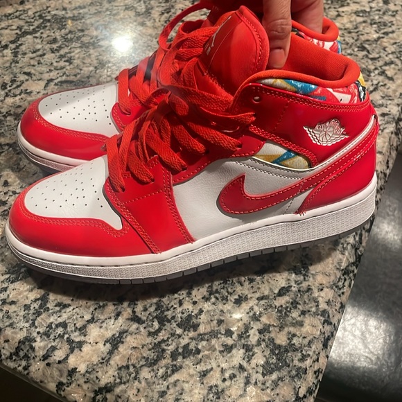 Jordan 1 Mid
Barcelona Sweater Red Patent (GS) - Picture 8 of 8